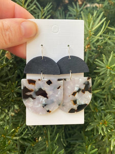 Black and White Acrylic and Wood Deco Drops
